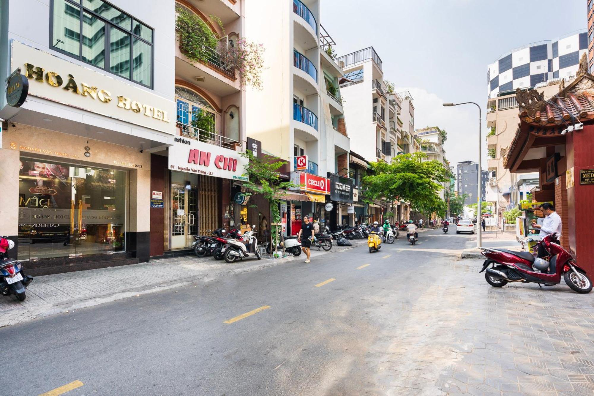 Hoang Khách sạn